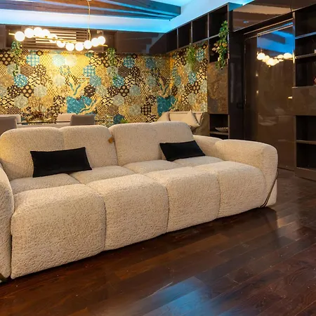 Gabriels Colosseum Luxury Apartament *